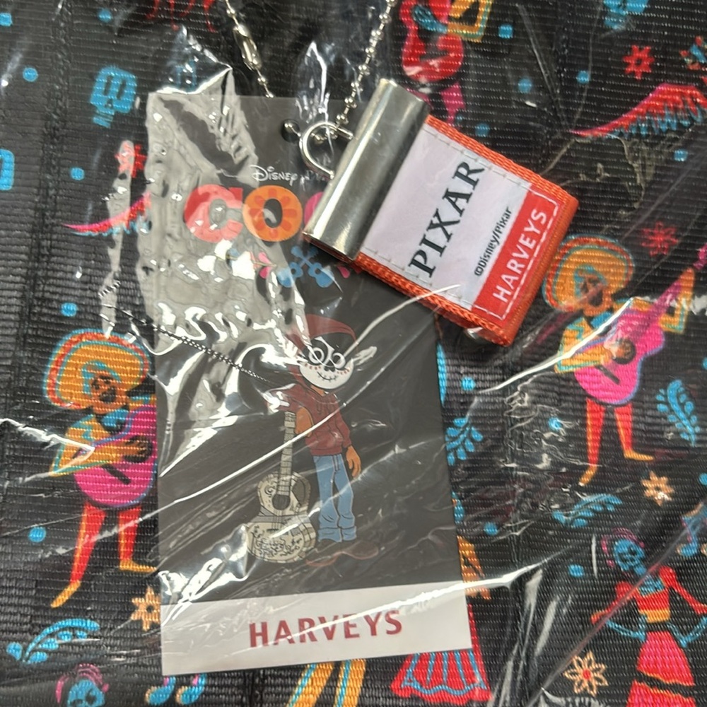 Harvey’s Seatbelt Pixar Coco Sold Out Tote NIP - Picture 6 of 6